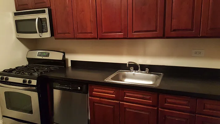 Rented by Realty Queens LLC | media 7