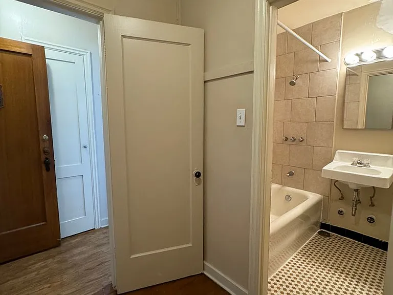 Spacious Units in a Vintage Brick Building- Walk to Seattle Center, Shops,and Restaurants! — Photo 15