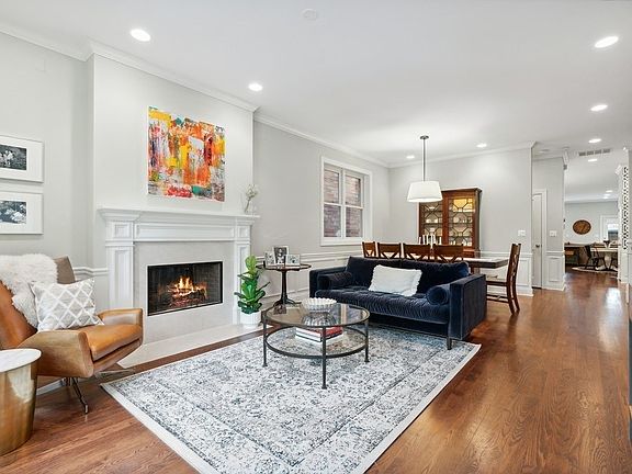 2nd image of 2036 N Sheffield Ave #1