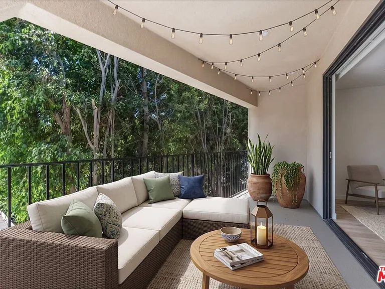 6913 Encino Ave #1/2 — Photo 44