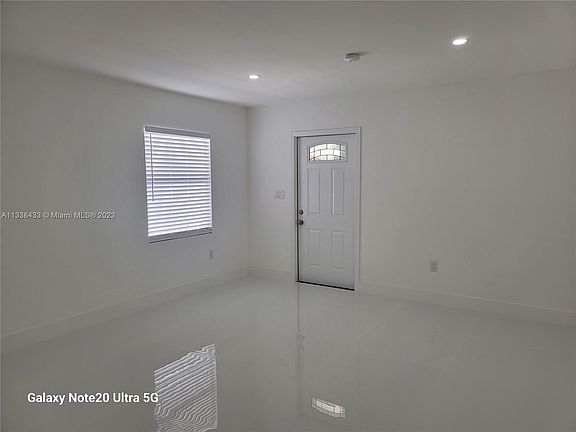 5th image of 602 NW 33rd Ave #602