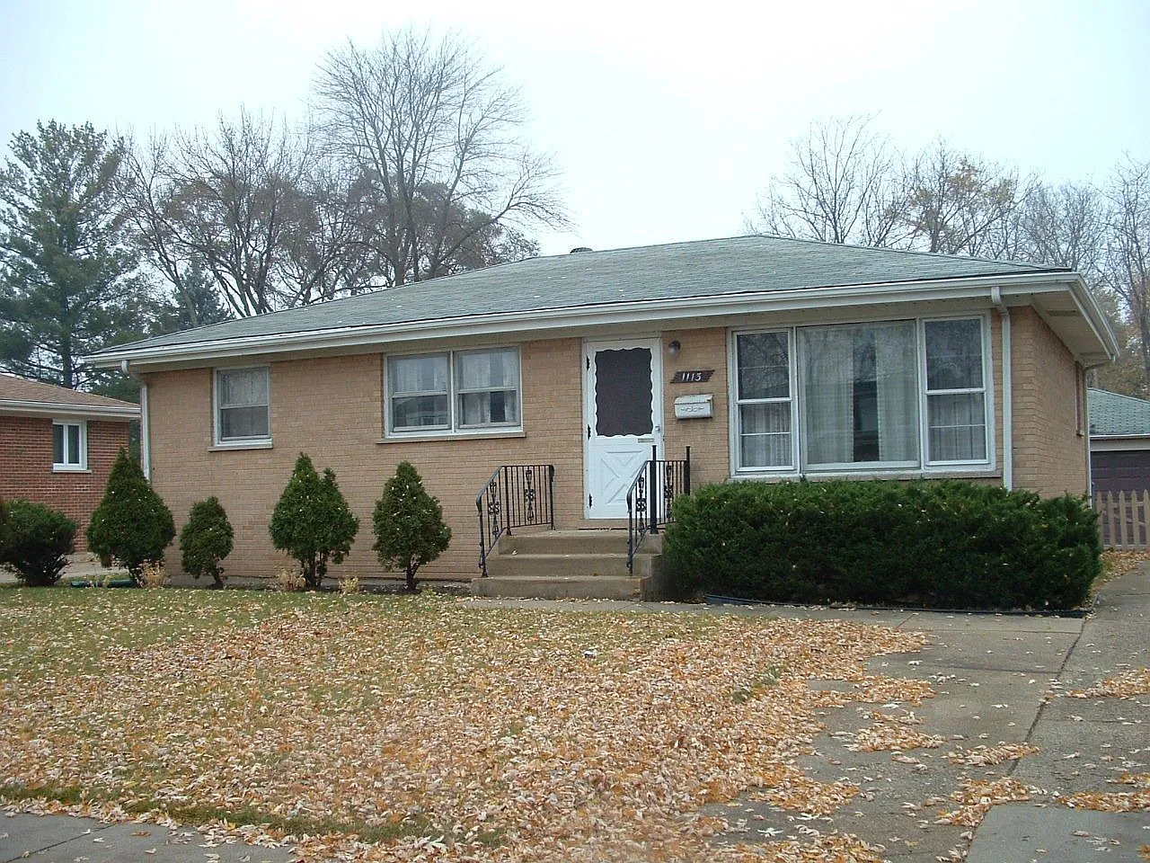 1113 S Busse Rd photo 1