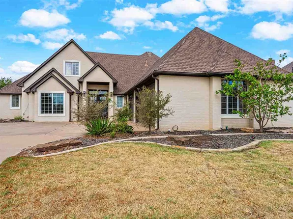 7623 Wyatt Lake Dr, Lawton, OK 73505