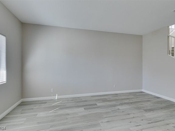 5th image of 716 Horse Stable Ave