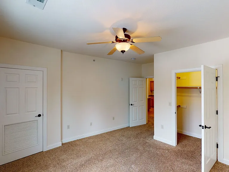 Delafield Lakes Apartments — Photo 23