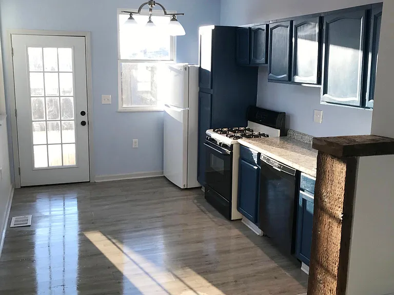 1611 Myler St — Photo 3