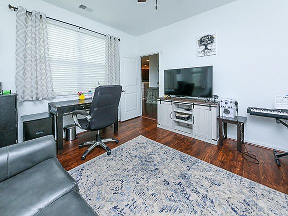 5th image of 2650 Leytonstone Dr
