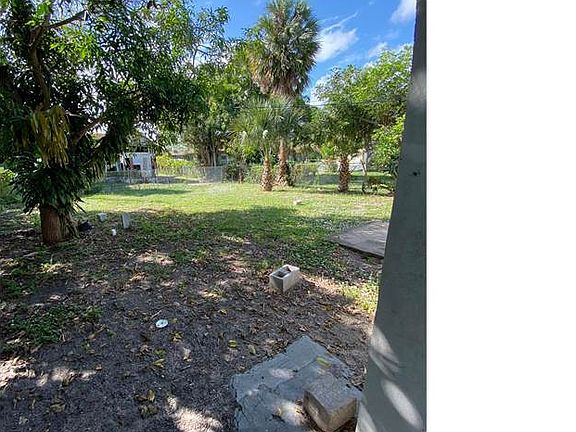 4th image of 820 5th St