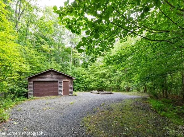 132 Glenn Church Ln, Spruce Pine, NC 28777