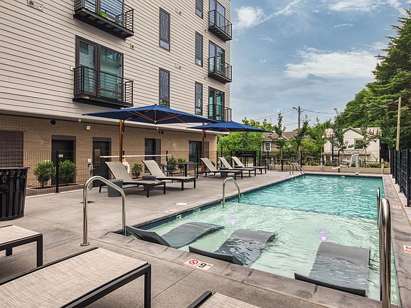 Beautiful saltwater pool with in-pool lounging