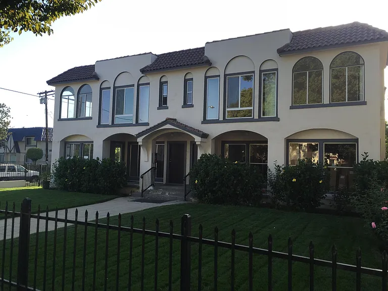 4259 Rosewood Ave — Photo 2