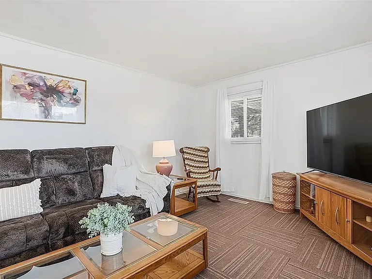 25 Lyman St — Photo 9
