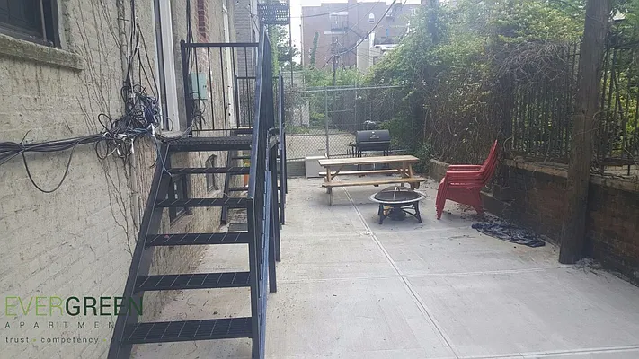 Rented by Evergreen Apartments BK | media 26