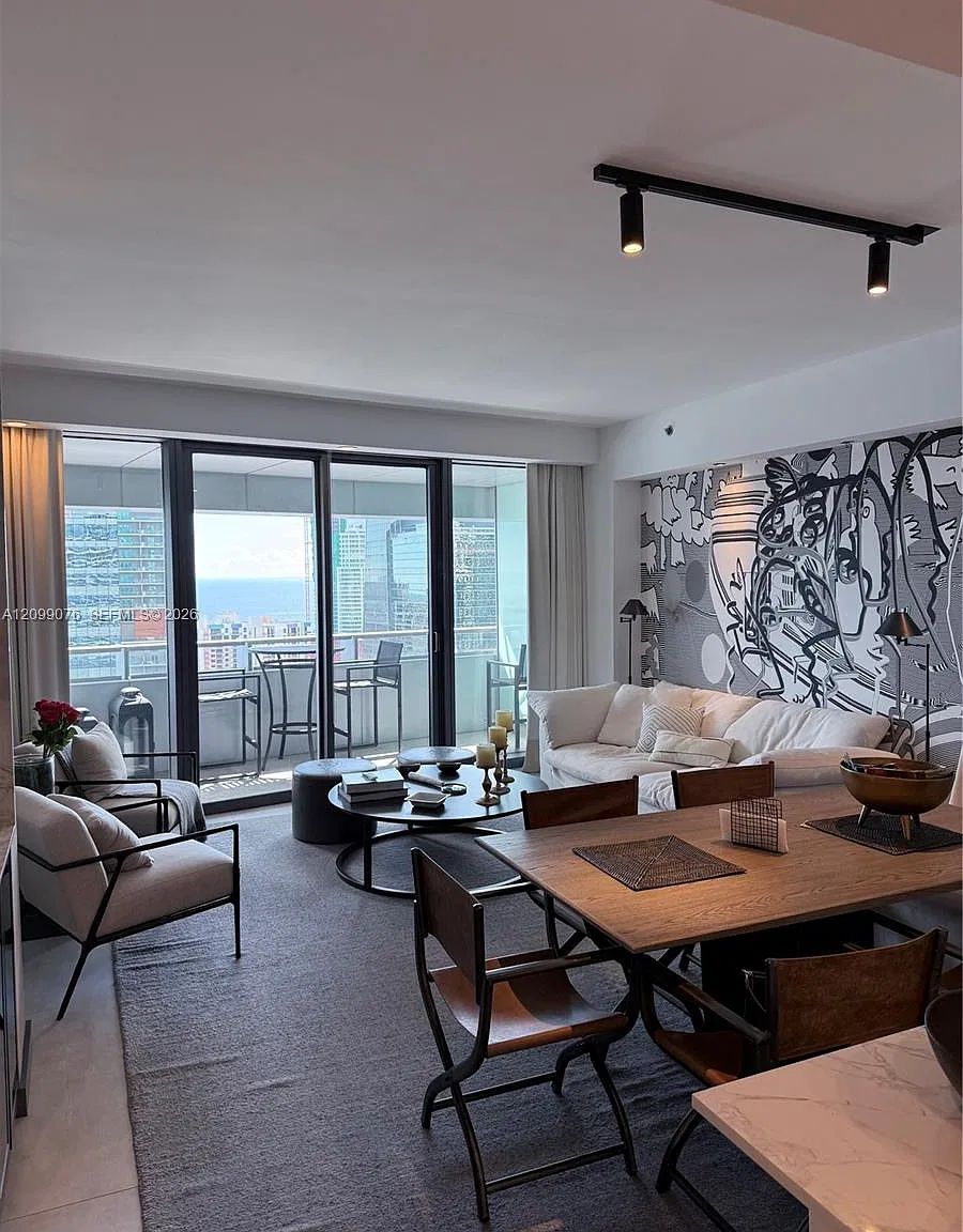 Mayfield Condo — Photo 2