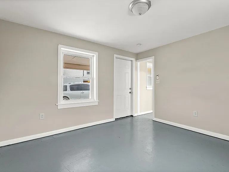 205 E Main St — Photo 2