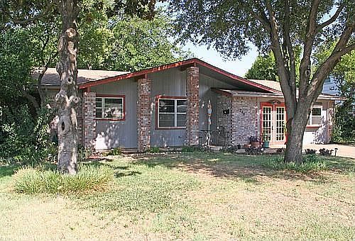 1st image of 240 Palomino Dr
