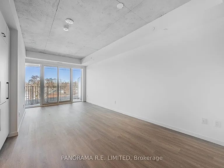 689 The Queensway #415 — Photo 2
