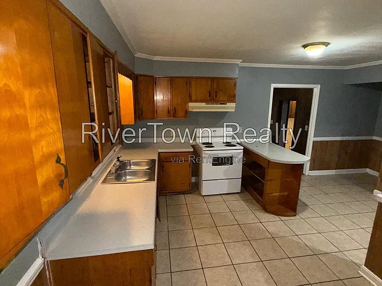 1922 Saint Elmo Ave — Photo 3