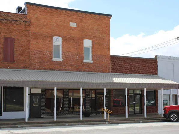 107 S Center St, Shelbina, MO 63468