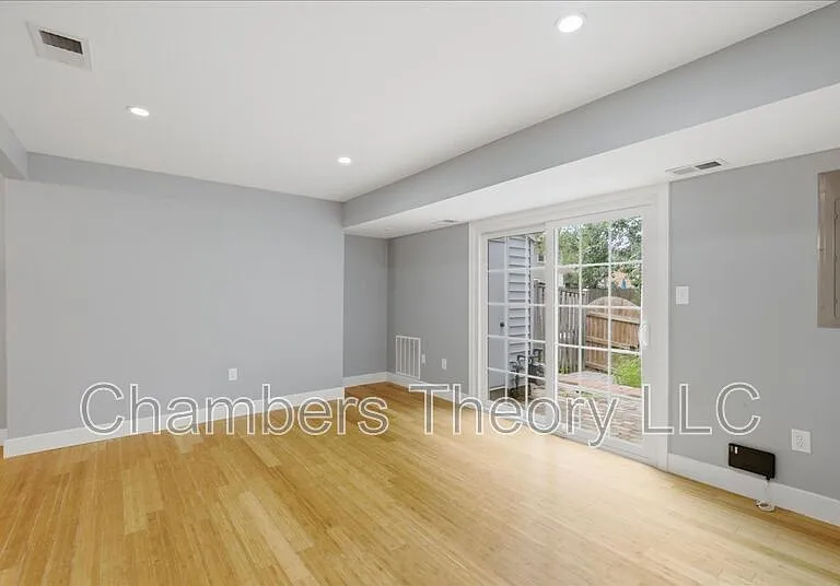 5713 Independence Cir — Photo 10