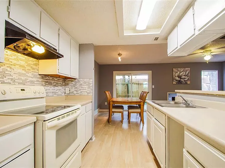 6406 Chimney Creek Cir #B — Photo 4