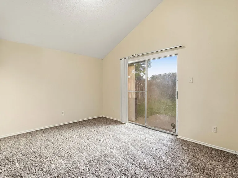 1431 Stevenage Ln — Photo 9