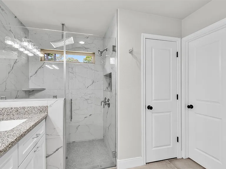 11087 Sutton Pl — Photo 19