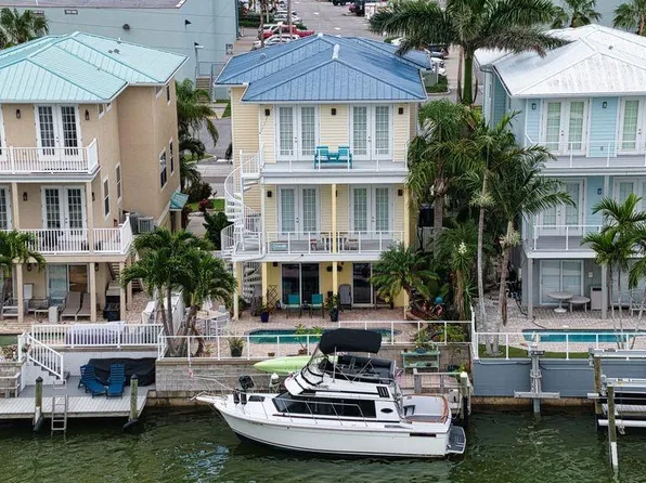 668 American Legion Dr, Madeira Beach, FL 33708