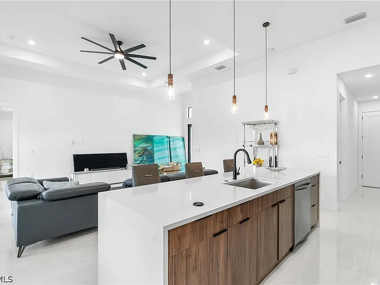 2506 SW Embers Ter — Photo 17