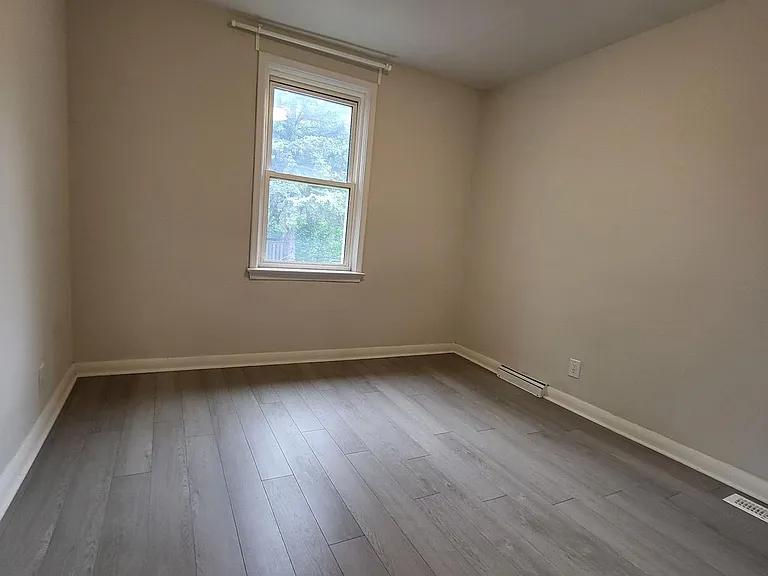 118 Cartier Cres #UPPER — Photo 10