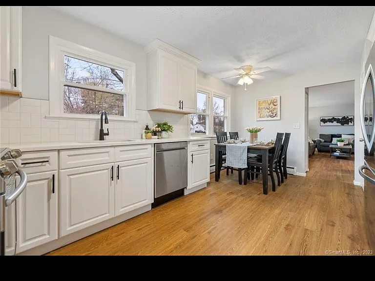 20 Manor Ln — Photo 5