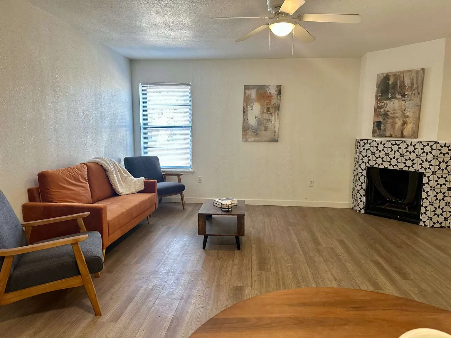 2 bed, 1.0 bath, 950 sqft, $795 — Photo 3