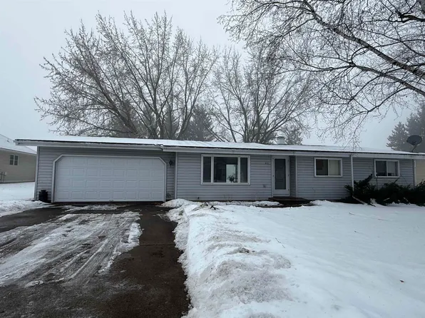221 Kleeman Ct, Shawano, WI 54166