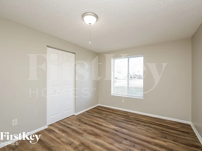 308 SW 13th St — Photo 12