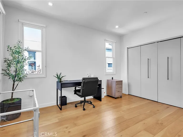 532 W Elk Ave #1 — Photo 16