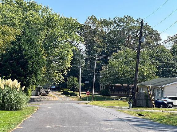 5th image of 1444 Plateau Rd