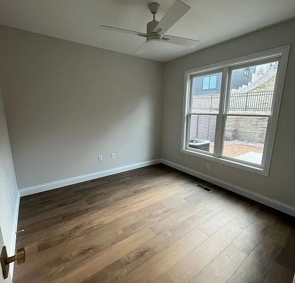 140 W 13th St — Photo 16