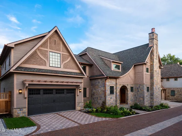 4 Downton Walk, Saratoga Springs, NY 12866