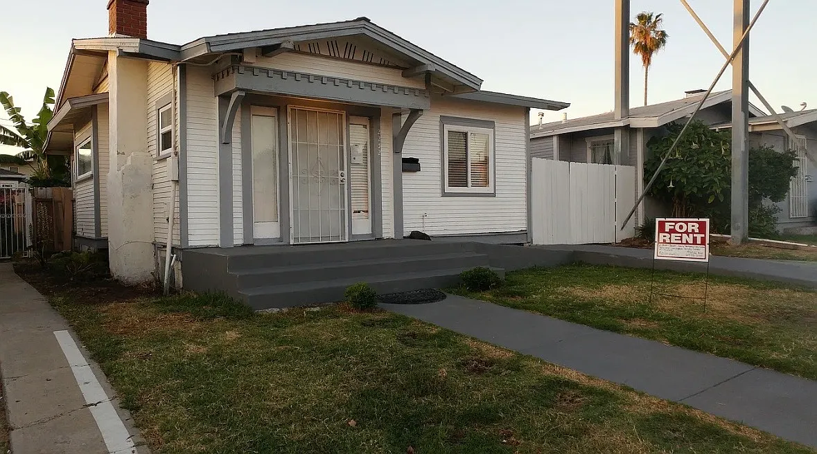 2 bed, 798 sqft, $3,325 — Photo 1