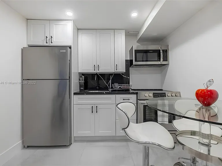 52 NE 47th St #1 — Photo 4