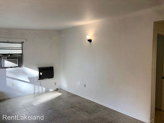 4th image of 142 Antilla St