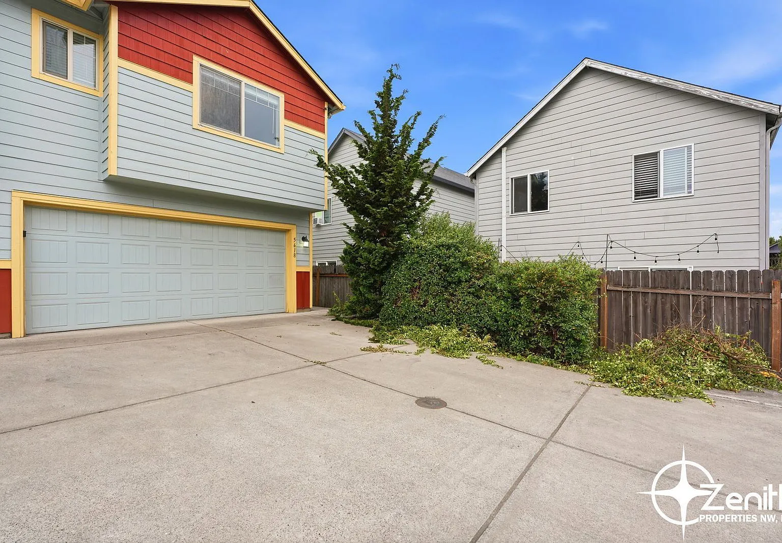3 bed, 2.0 bath, 1556 sqft, $2,400 — Photo 2