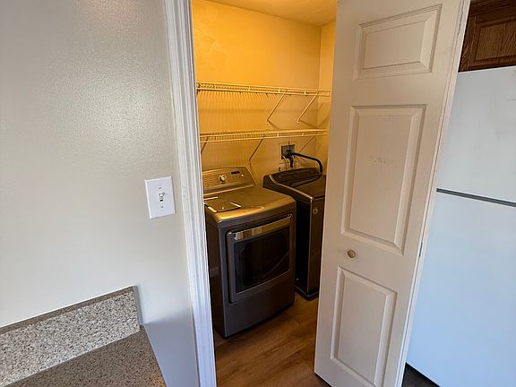 5th image of 412 Debbi Ct