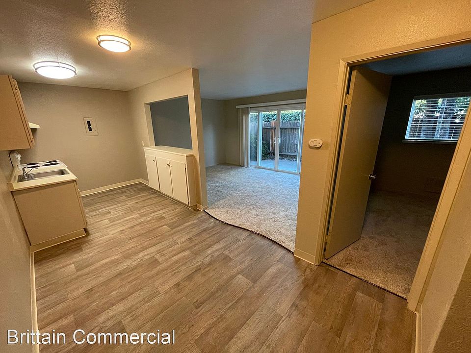 1st image of 2941 Marconi Ave #17