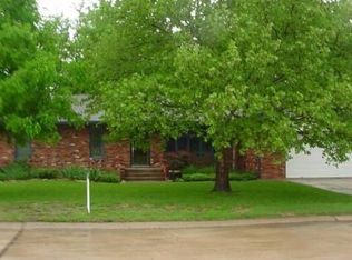310 Park Rd, Hesston, KS 67062