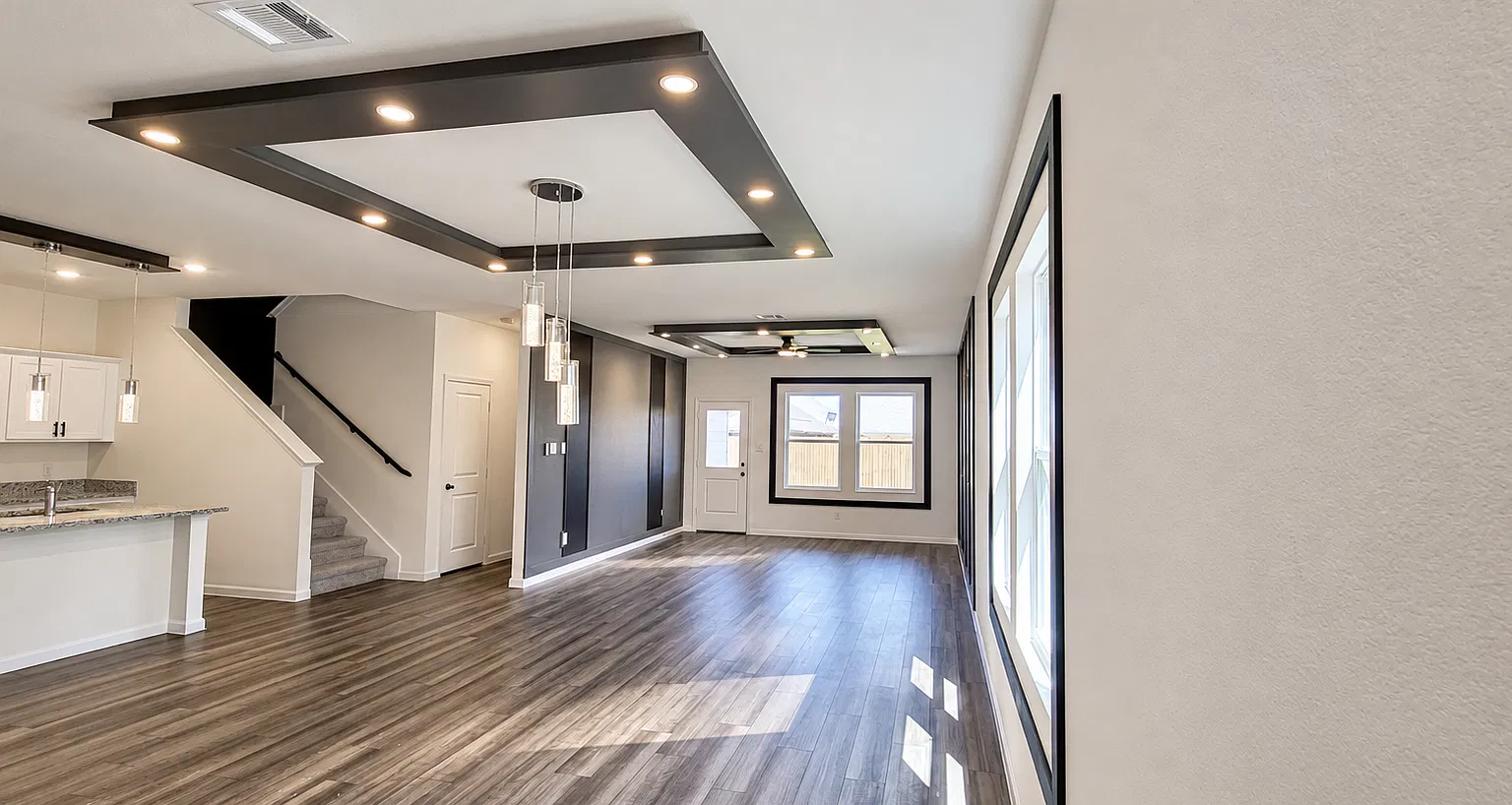 5 bed, 2776 sqft, $2,745 — Photo 3