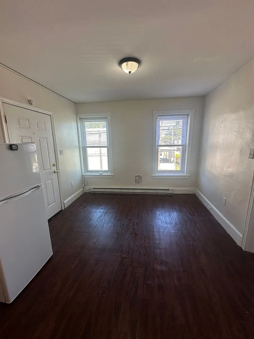 218 Walnut St — Photo 2