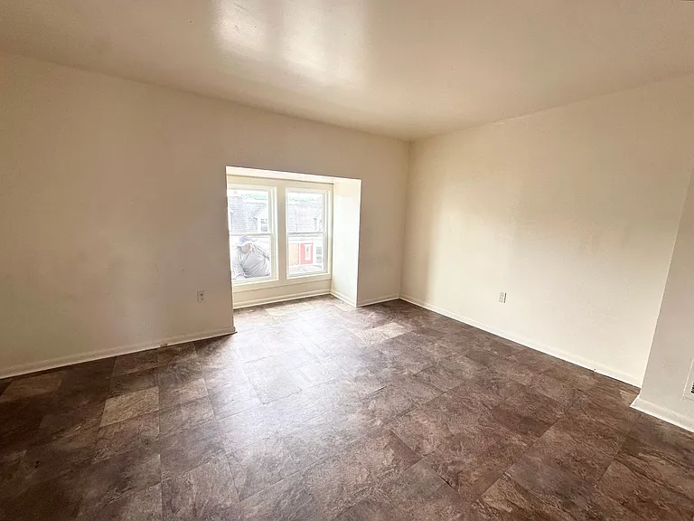 925 W College Ave — Photo 26