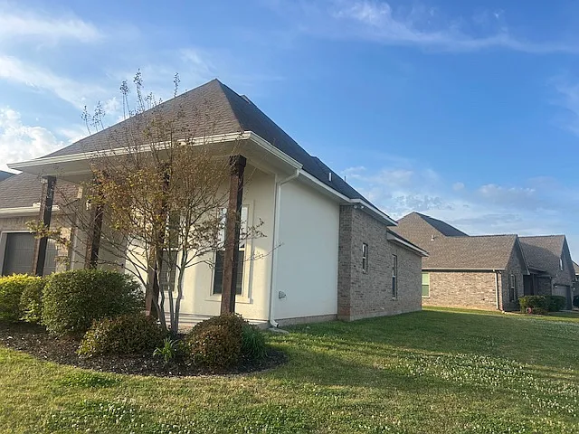 901 Hackberry Dr — Photo 4