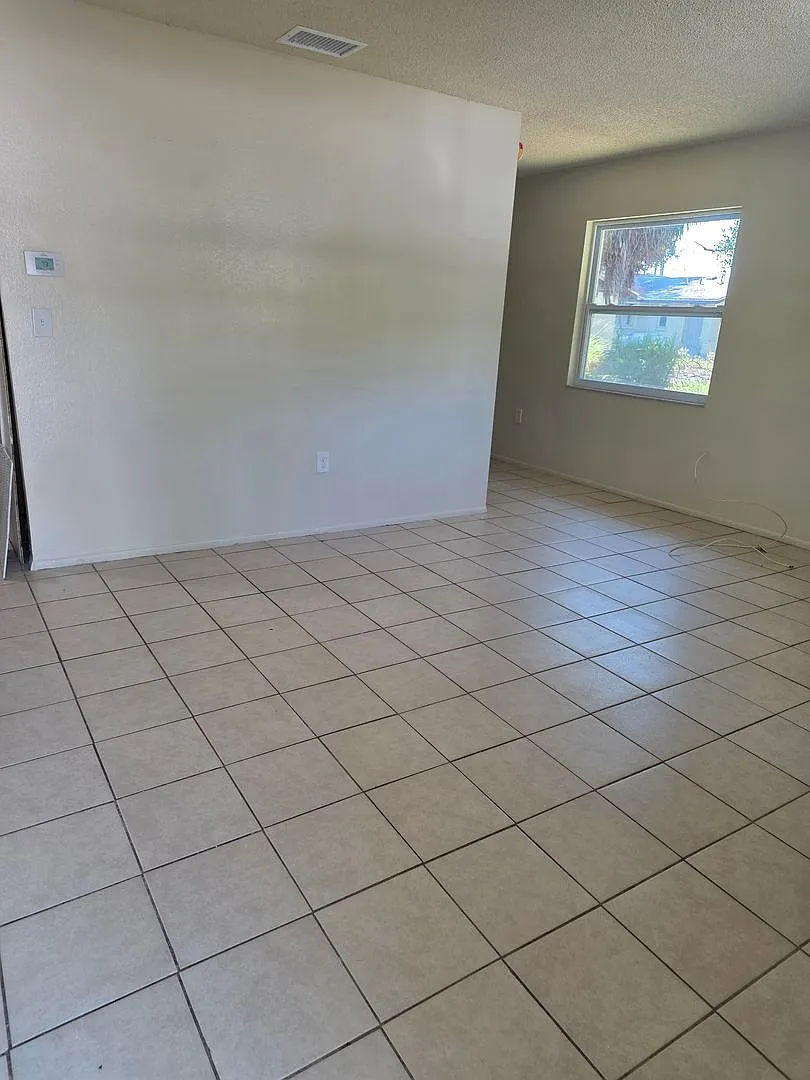 Building Photo - 5613 Eight Street Ct E